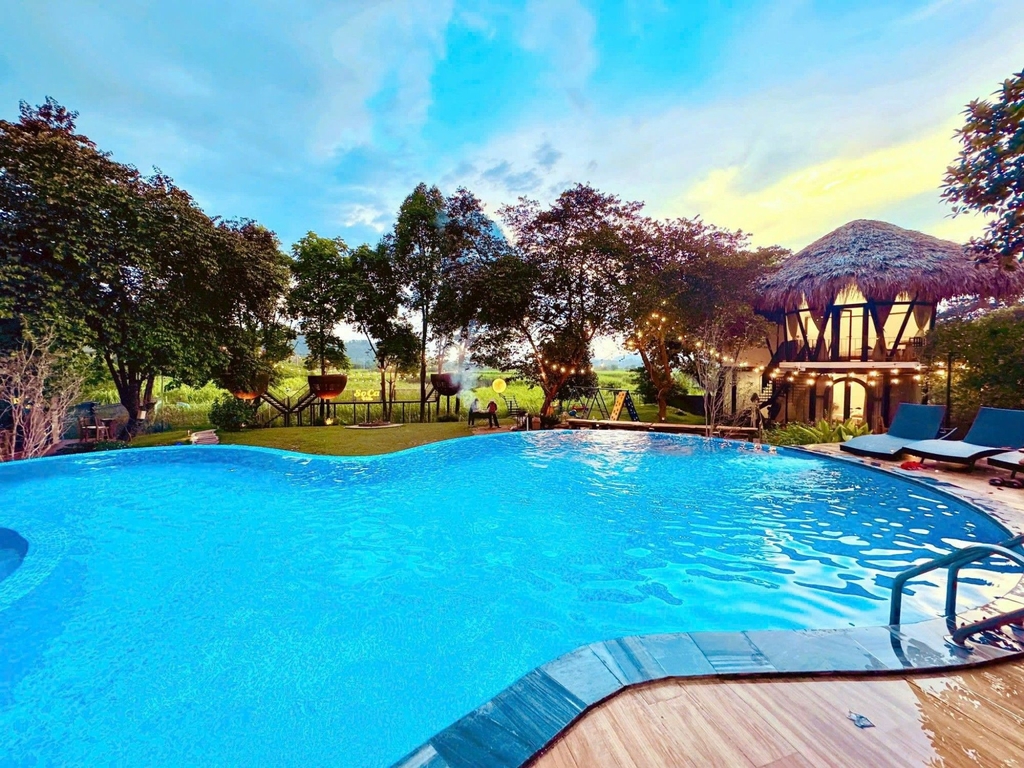 BÁN VILLA NGHỈ DƯỠNG KINH DOANH 2120M² - THÔN BƠM, VÂN HÒA, BA VÌ - 7 PHÒNG NGỦ - DOANH THU 1.4 TỶ*NĂM - 24.5 TỶ