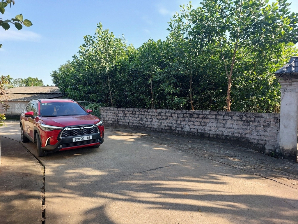 BÁN ĐẤT NGHỈ DƯỠNG 695M² - ĐƯỜNG TRUNG THƯỢNG, BA VÌ - CÁCH AO VUA 2KM - GIÁ 4.2 TỶ