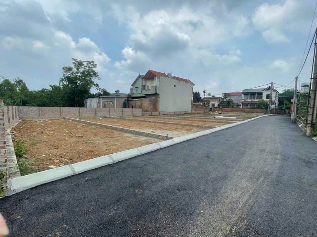 ĐẤT MẶT ĐƯỜNG TRỤC CHÍNH LẠI THƯỢNG - 85M² - SỔ ĐỎ VUÔNG VẮN - NGAY TRỤC KẾT NỐI HÒA LẠC - BA VÌ - GIÁ 2 TỶ