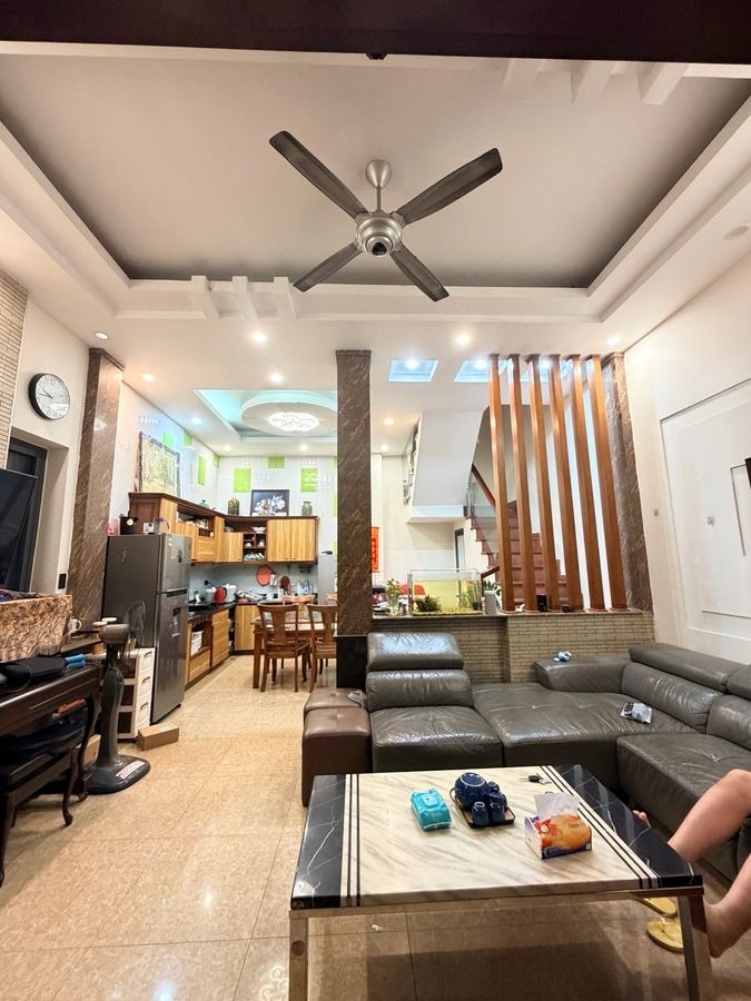 Bán Nhà Lô Góc Ngọc Khánh, Phường Ngọc Khánh, Ba Đình - 20m Ra Phố, Có Sân Để Xe Riêng