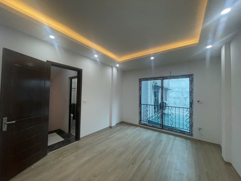 6 Tỷ Sở Hữu Nhà 32m² 5 Tầng View Hồ Thoáng Mát - Ô Tô Đỗ Cách 50m - Liên Mạc Bắc Từ Liêm