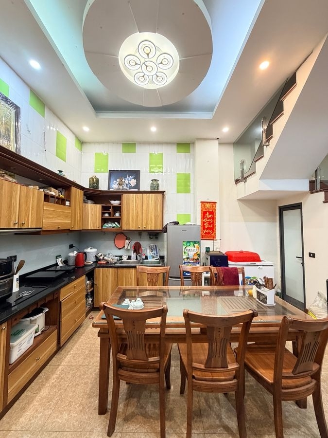 Bán Nhà Lô Góc Ngọc Khánh, Phường Ngọc Khánh, Ba Đình - 20m Ra Phố, Có Sân Để Xe Riêng