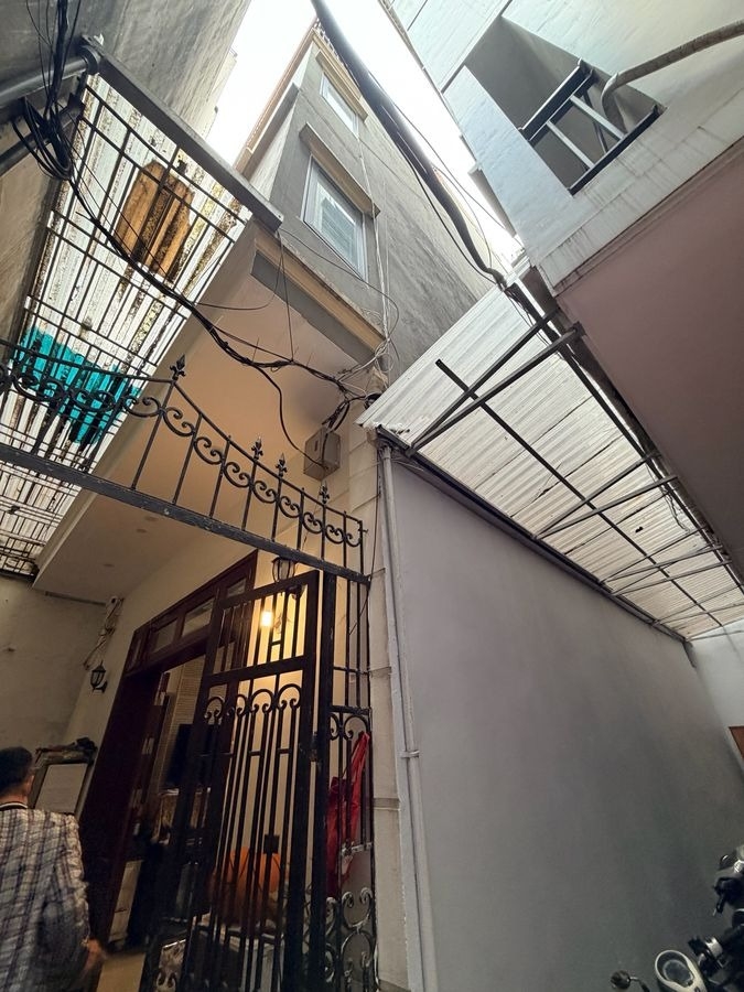 Bán Nhà Lô Góc Ngọc Khánh, Phường Ngọc Khánh, Ba Đình - 20m Ra Phố, Có Sân Để Xe Riêng