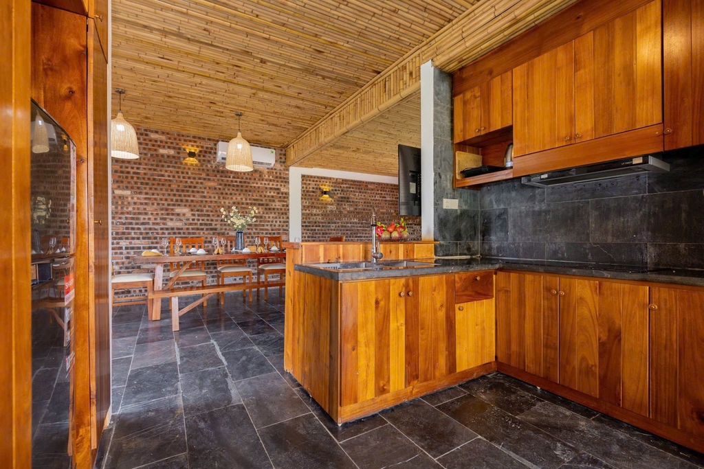 BÁN BIỆT THỰ NGHỈ DƯỠNG 288M² - CĂN 211 THANG MÂY, BẢN XÔI VILLAGE, YÊN BÀI - FULL NỘI THẤT - VIEW HỒ - 8.5 TỶ