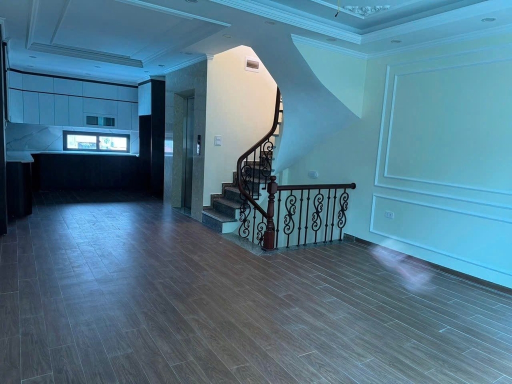 BÁN NHÀ PHÂN LÔ MAI DỊCH CẦU GIẤY - 7 TẦNG THANG MÁY - DÒNG TIỀN 35TR*THÁNG - 18.5 TỶ