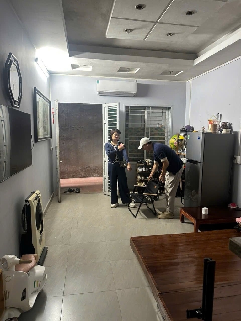 NHÀ NGÕ THÔNG 5 TẦNG - NGÕ 43 TRUNG KÍNH - PHƯỜNG TRUNG HÒA, CẦU GIẤY - SỔ ĐỎ ĐẸP - 8.95 TỶ