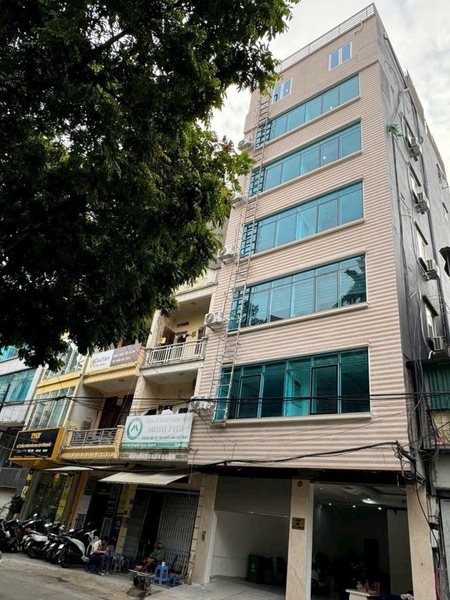TOÀ BUILDING 8 TẦNG TRUNG KÍNH CẦU GIẤY - PHƯỜNG TRUNG HÒA - THANG MÁY - VỈA HÈ - DÒNG TIỀN 102TR*THÁNG - 38.5 TỶ