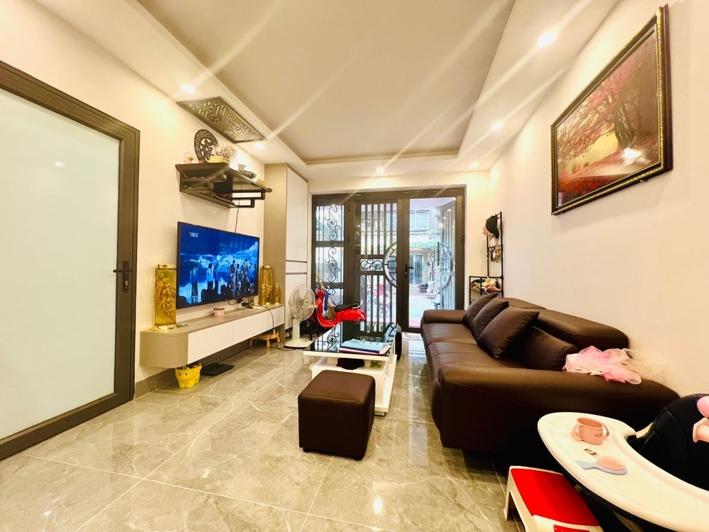 BÁN CĂN HỘ TẬP THỂ MẶT PHỐ HOÀNG QUỐC VIỆT - 2 PN, 2WC - 45M2 SỔ, 75M2 SD - 6.5 TỶ