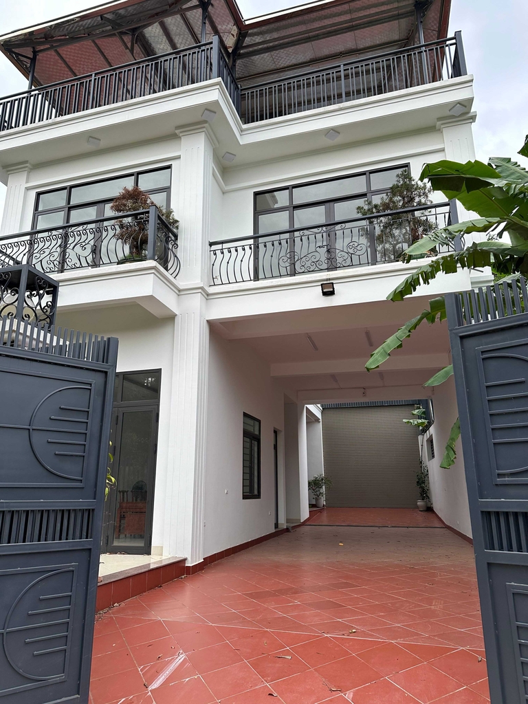 BÁN TOÀ VĂN PHÒNG   XƯỞNG SẢN XUẤT KIÊN CỐ MẶT HỒ ĐỒNG CHẰM - XÃ ĐỒNG XUÂN, QUỐC OAI - 100M2 VP 3 TẦNG   372M2 XƯỞNG - 14.5 TỶ