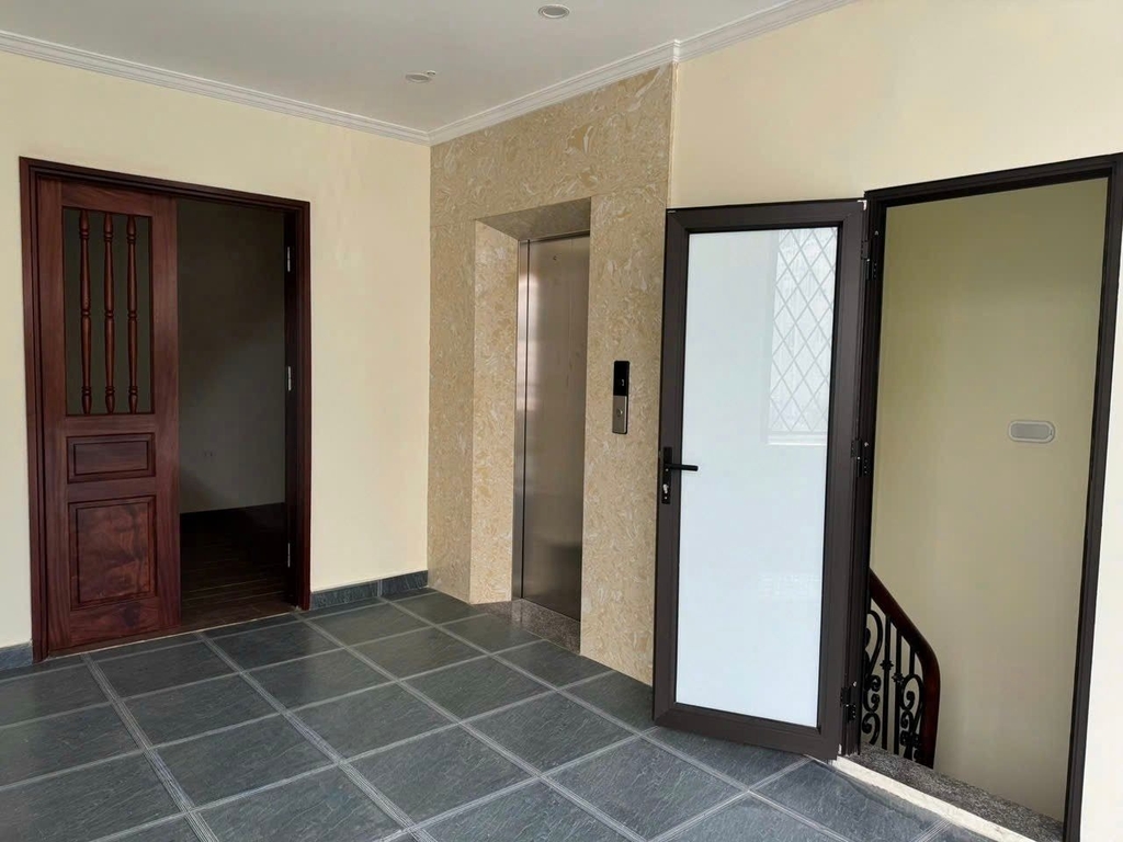 BÁN NHÀ PHÂN LÔ MAI DỊCH CẦU GIẤY - 7 TẦNG THANG MÁY - DÒNG TIỀN 35TR*THÁNG - 18.5 TỶ