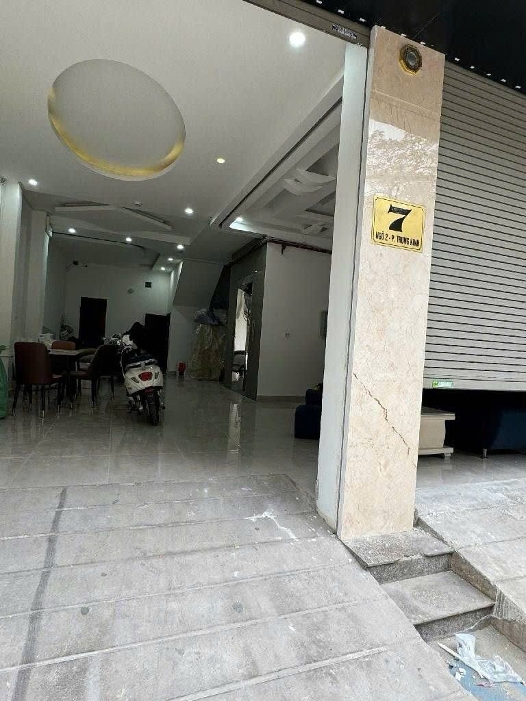 TOÀ BUILDING 8 TẦNG TRUNG KÍNH CẦU GIẤY - PHƯỜNG TRUNG HÒA - THANG MÁY - VỈA HÈ - DÒNG TIỀN 102TR*THÁNG - 38.5 TỶ