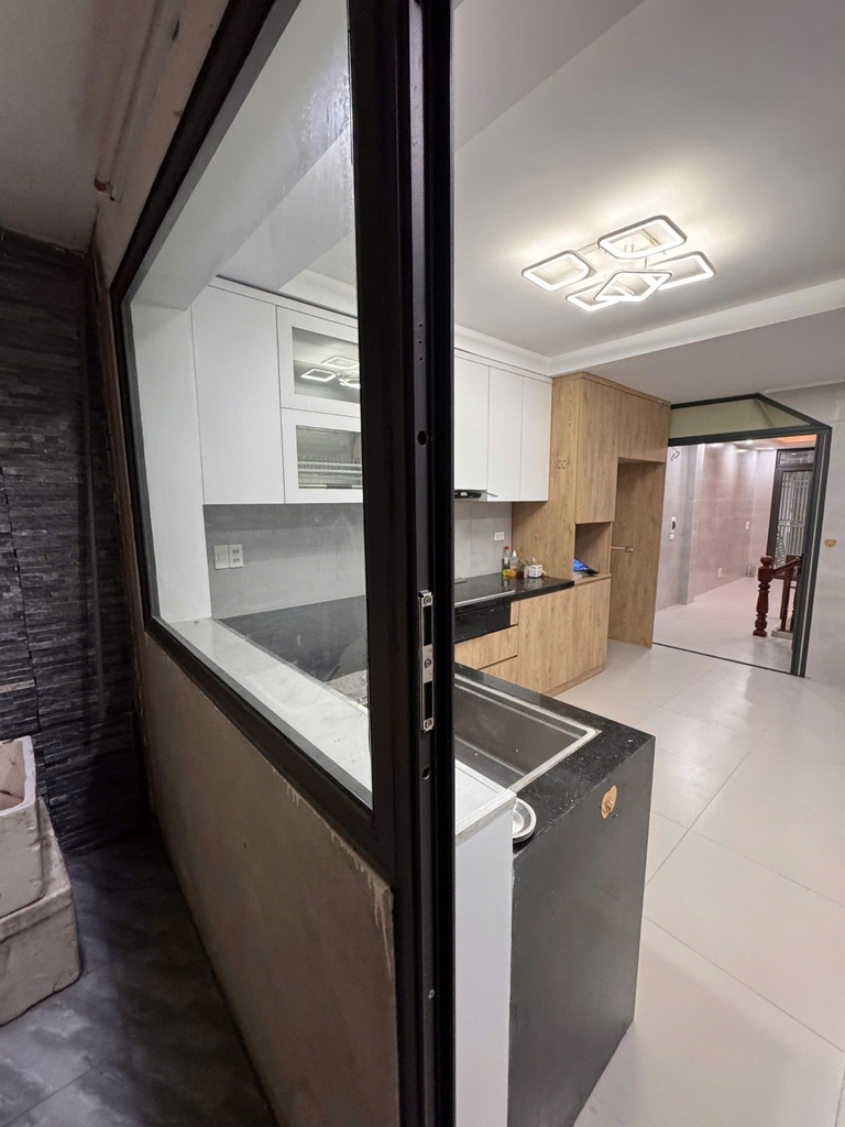 BÁN NHÀ PHÂN LÔ TRUNG HÒA - NGÕ THÔNG 4 HƯỚNG - 5 TẦNG, 8 PHÒNG - GIÁ 15.5 TỶ