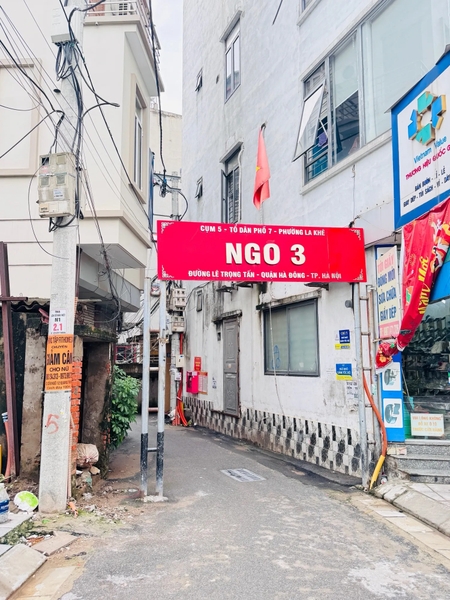 【BÁN ĐẤT TẶNG NHÀ - VỊ TRÍ SIÊU ĐẸP LÊ TRỌNG TẤN】Lô Đất 40m² - Ngõ Thông Gần Phố - Mặt Tiền 4m - Sổ Đỏ Vuông Đẹp - Giá Đầu Tư Chỉ 7.65 Tỷ - Giao Dịch Minh Bạch