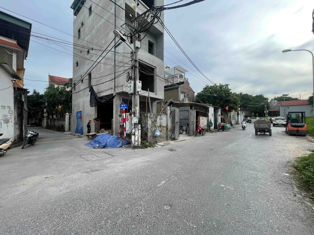 【CHÍNH CHỦ - SỔ ĐỎ VÀNG】Bán Đất Tái Định Cư Vườn Hồ 1 - Bát Khối - Long Biên - Diện Tích 76m² - Mặt Đường Ô Tô Tránh - Vỉa Hè Rộng - Pháp Lý Minh Bạch - Giá 12.5 Tỷ