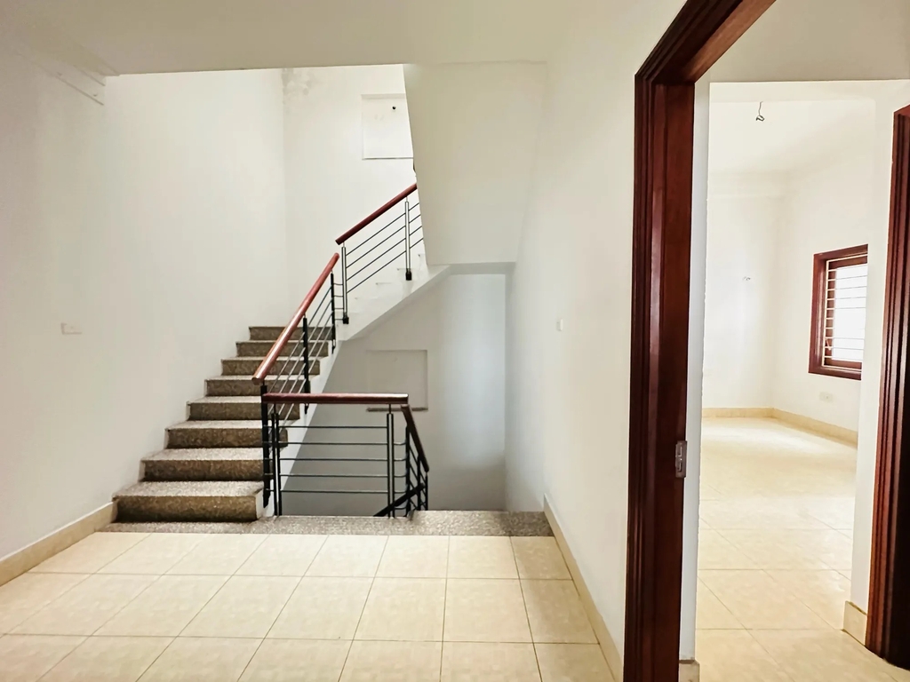 Siêu Phẩm Biệt Thự Phố 7 Tầng - Lô Góc Đường Bưởi, Ba Đình - Gara Ô Tô - 6 Phòng Ngủ Khép Kín - Giá 36 Tỷ