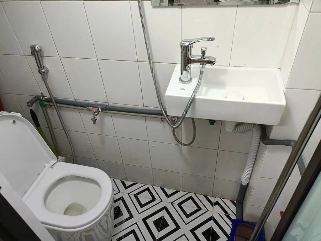 Bán Nhà 4 Tầng Ngõ Trại Cá - 15m² - Ngõ Thông, Xe Đỗ Cửa - 100m Ra Phố Trương Định - Giá 2.35 Tỷ