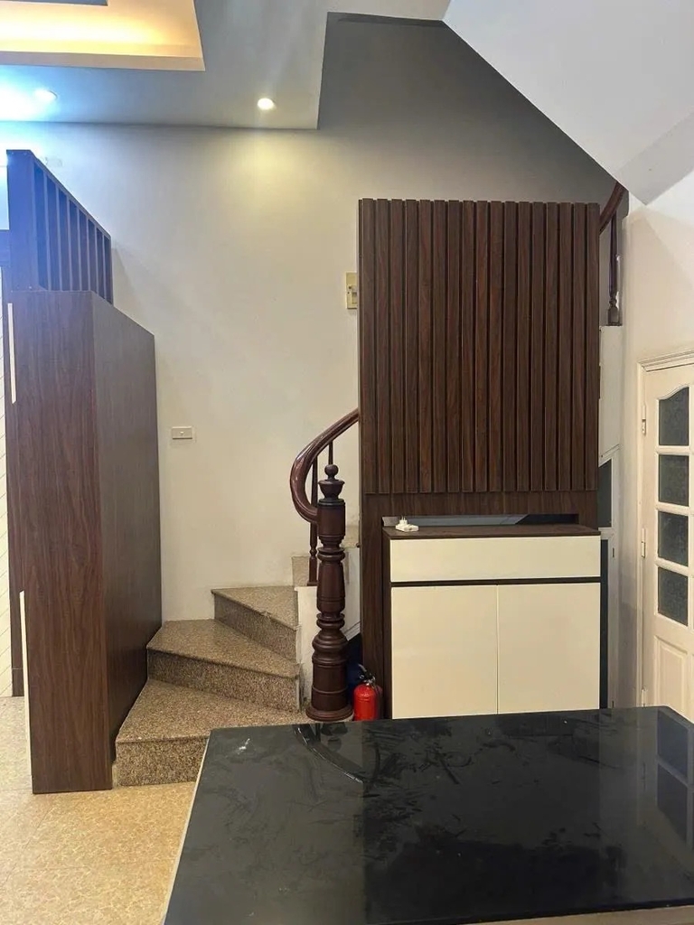 Bán Nhà 5 Tầng Giáp Nhất - Ô Tô 7 Chỗ Đỗ Cửa - 2 Thoáng Vĩnh Viễn - Đang Cho Thuê 13Tr*Tháng - 16 Tỷ