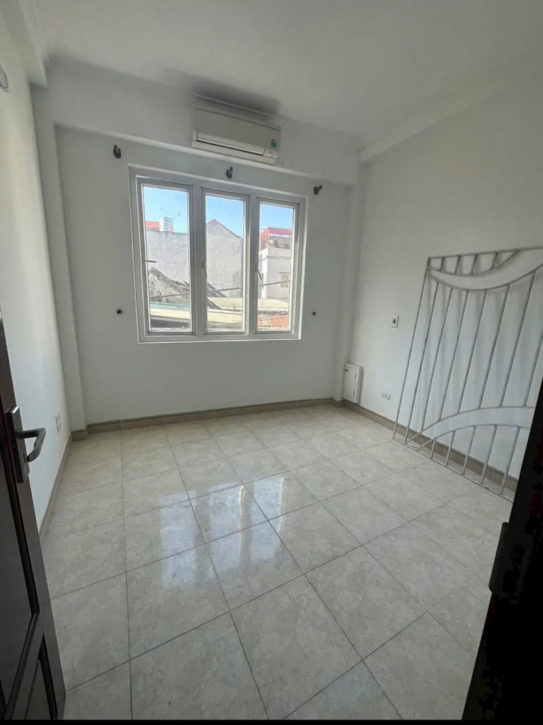 【NHÀ PHỐ MỚI 4 TẦNG】 Thanh Am, Long Biên - 30m² - 2 Phòng Ngủ - 10 Phút Ra Hồ Gươm - Giá 6.7 Tỷ