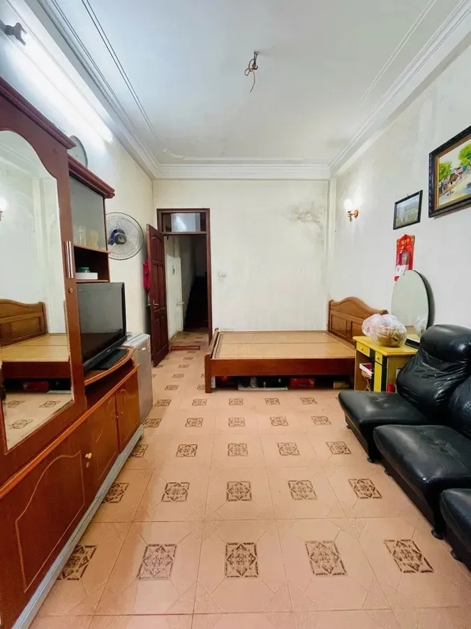 CHÍNH CHỦ - GIÁ TỐT】Bán Nhà 4 Tầng 42m² Ngõ Thông Trương Định - Ô Tô Ba Gác Tránh Cửa - 4PN, 3WC - Giá Chỉ 9.5 Tỷ - Sổ Đỏ Riêng