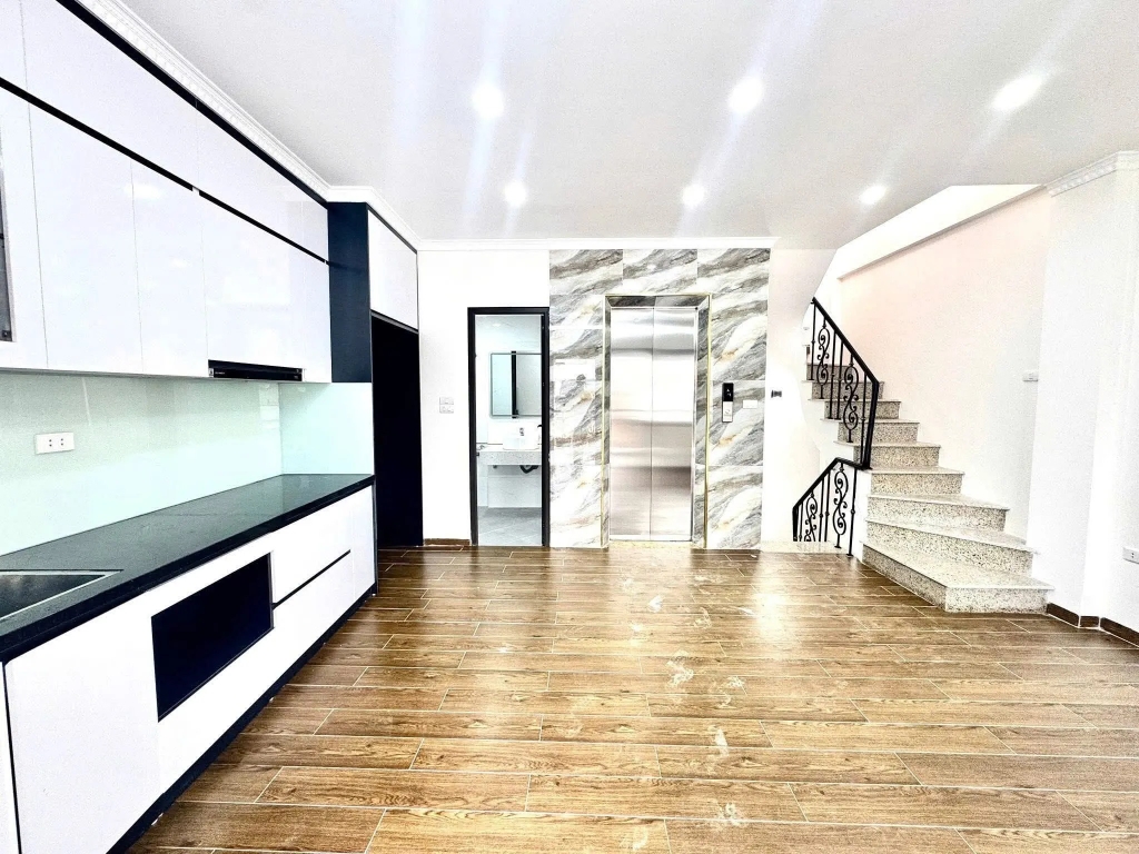 Bán Nhà 6 Tầng Thang Máy - Hoàng Hoa Thám - Lô Góc 2 Thoáng - Nội Thất Cao Cấp - Thiết Kế Tối Ưu 4PN - Giá 12.1 Tỷ