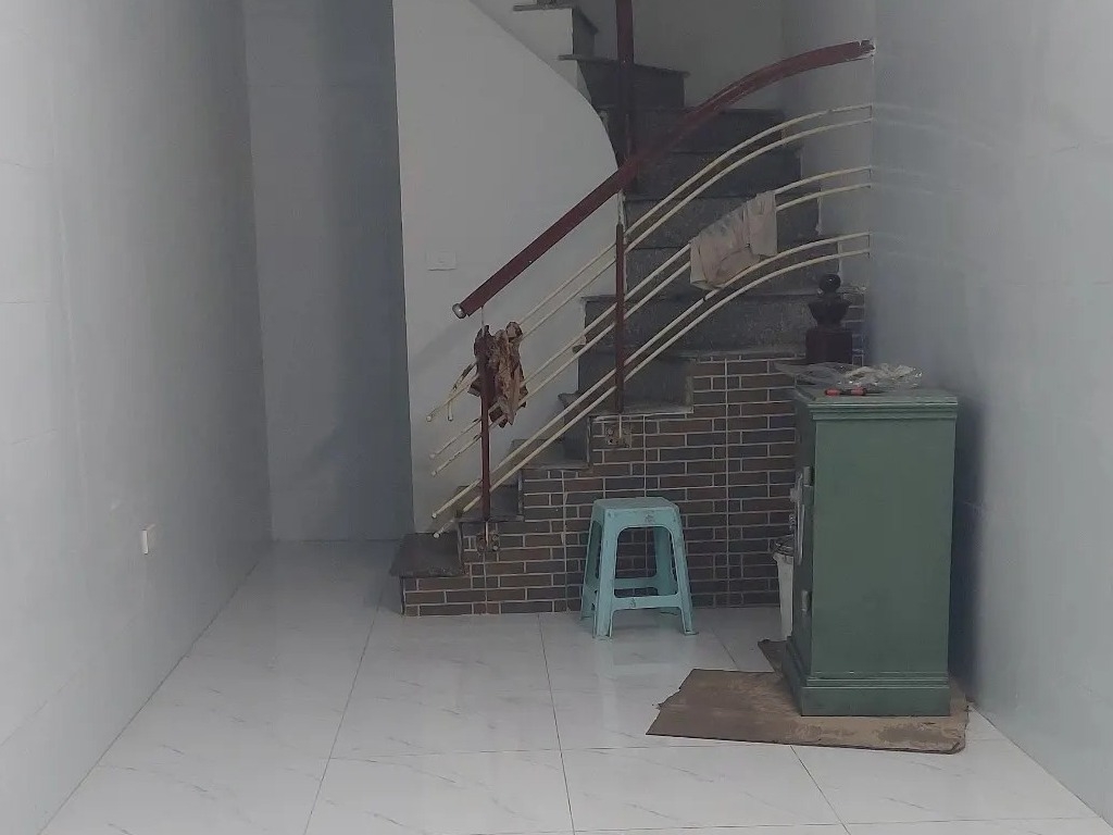 Bán Nhà 5 Tầng Ngõ Thông 8 Lê Thanh Nghị - 8.2 Tỷ - Cách Mặt Phố 10m - Sổ Riêng