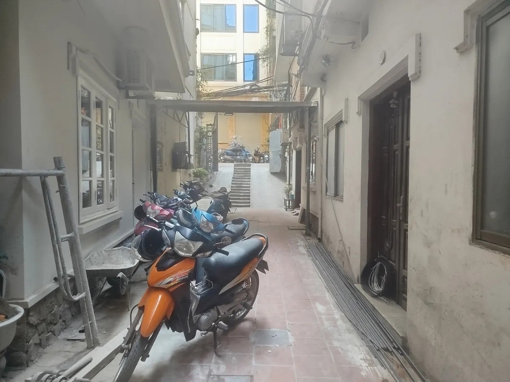 【NHÀ MỚI 5 TẦNG THANG MÁY - MẶT PHỐ ĐÊ LA THÀNH】- 31*33m² - 3 PN - Hoàn Thiện Thô - Giá 9.8 Tỷ