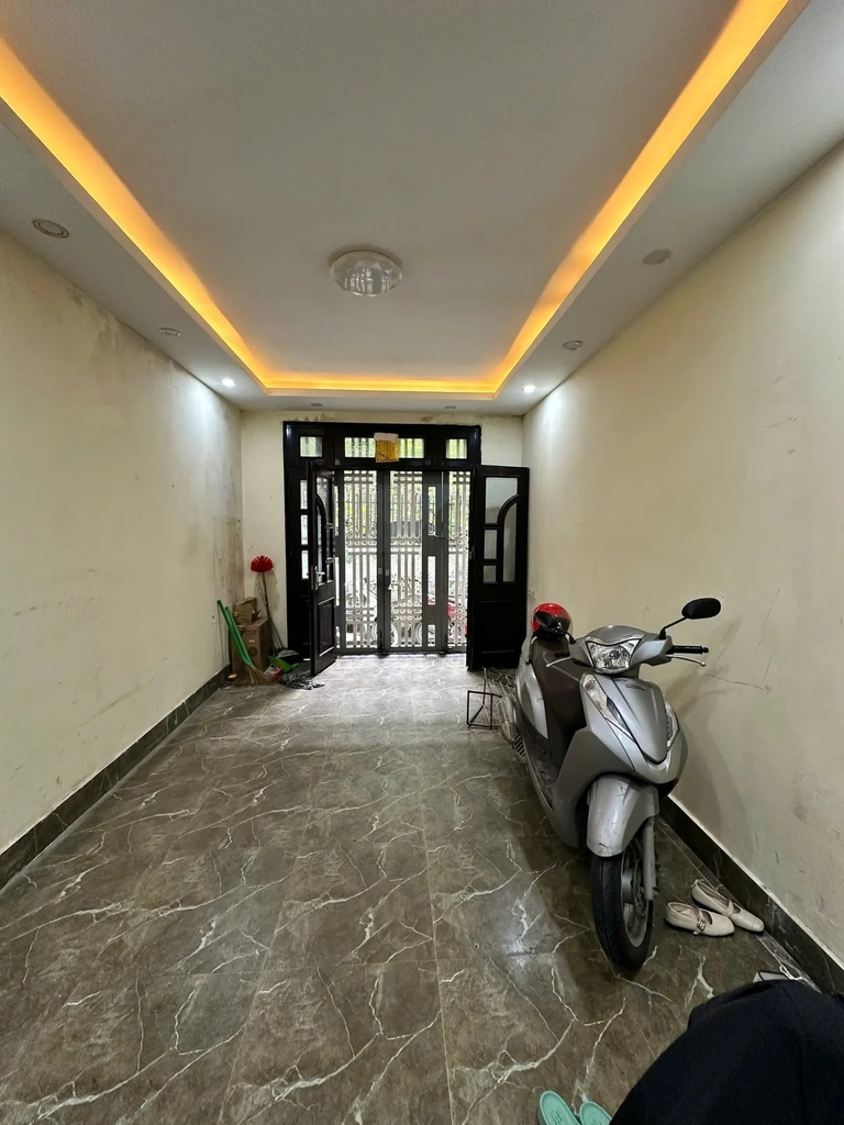 Bán Nhà 5 Tầng Ngõ Hoàng Hoa Thám - 40m² - Ngõ Rộng 50m Ra Ô Tô - Thiết Kế Linh Hoạt 8 Phòng - Giá 11.5 Tỷ
