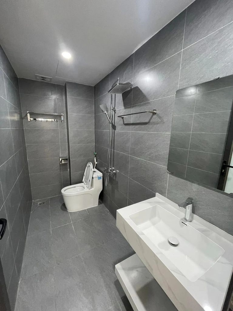 Bán Nhà 5 Tầng Mới Xây Ngõ Nông 318 Nguyễn Văn Linh - 20m Ra Phố - 7.65 Tỷ