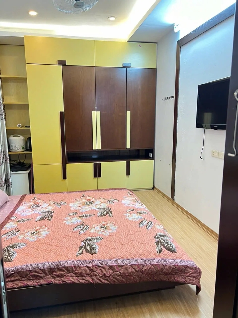 Bán Nhà 5 Tầng Ngõ Tân Ấp, Ba Đình - 25m² - Ngõ Thẳng 15m Ra Ô Tô - Vị Trí Vàng Gần Hồ Gươm, Hồ Tây - Giá 4.5 Tỷ