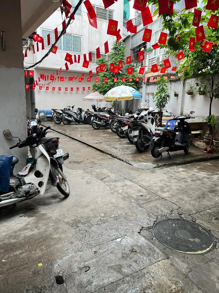 Bán Đất Lô Góc Ngõ Đội Cấn - 23m² - Tiềm Năng Xây Mới 35m² - View Sân Rộng - Giá 6.5 Tỷ