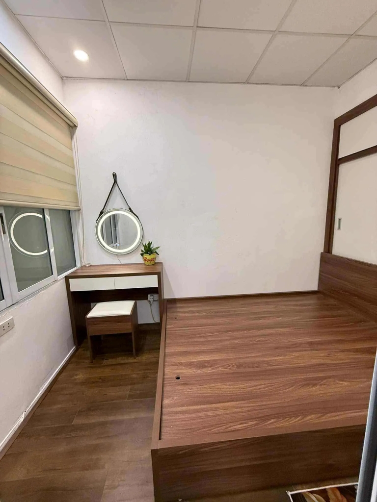 Bán Căn Hộ Tập Thể D1 Quỳnh Mai - 45m² Thực Tế - Full Nội Thất - 2 Phòng Ngủ - Ô Tô Đỗ Cửa - Giá 3.15 Tỷ