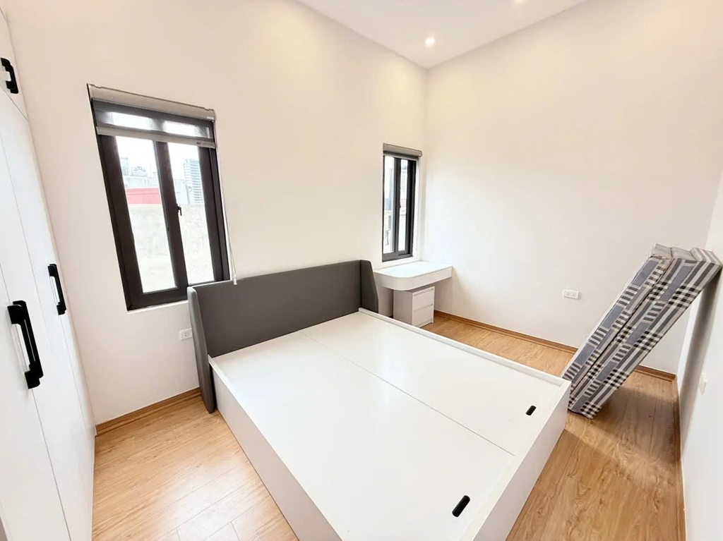 Bán Tòa Nhà 7 Tầng Thang Máy - Đội Cấn - 14  Phòng Cho Thuê - Dòng Tiền Ổn Định - Vị Trí Cách Mặt Phố 10m - Giá 20.5 Tỷ