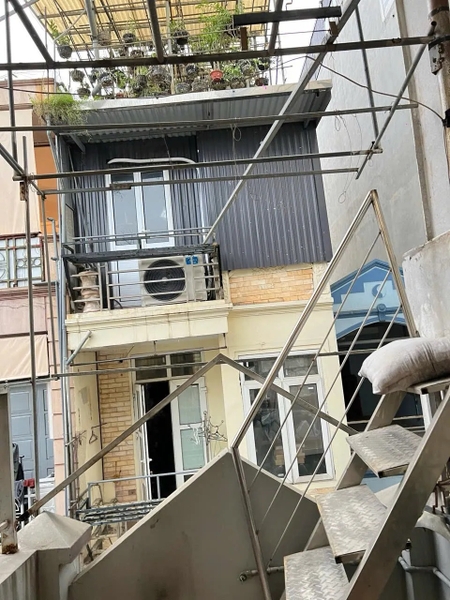 Bán Nhà 5 Tầng Ngõ Tân Ấp, Ba Đình - 25m² - Ngõ Thẳng 15m Ra Ô Tô - Vị Trí Vàng Gần Hồ Gươm, Hồ Tây - Giá 4.5 Tỷ