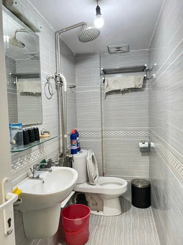 Bán Nhà 5 Tầng Ngõ Tân Ấp, Ba Đình - 25m² - Ngõ Thẳng 15m Ra Ô Tô - Vị Trí Vàng Gần Hồ Gươm, Hồ Tây - Giá 4.5 Tỷ