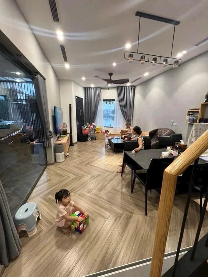 【SIÊU BIỆT THỰ LÔ GÓC - BÁT KHỐI, LONG BIÊN】- 97.4m² - 4 PN - Gara Ô Tô - View Hồ Điều Hòa - Giá 20.5 Tỷ