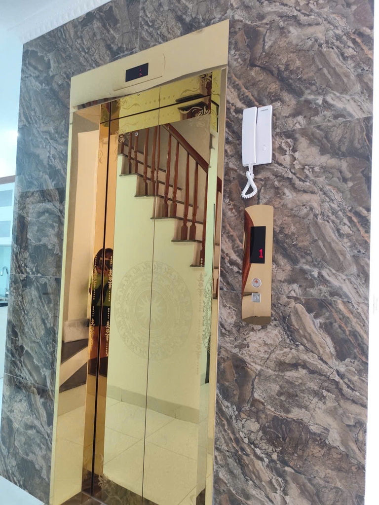 Bán nhà 40m² mặt tiền 3.3m, có thang máy, ô tô vào nhà, gần Vinhomes Đan Phượng