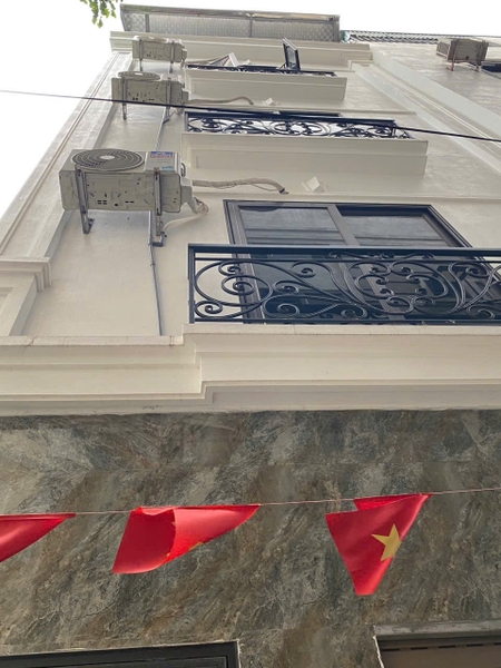 Chính chủ bán nhà 4,5 tầng 30m² tại Lai Xá, ô tô đỗ cổng, giá 5,6 tỷ TL